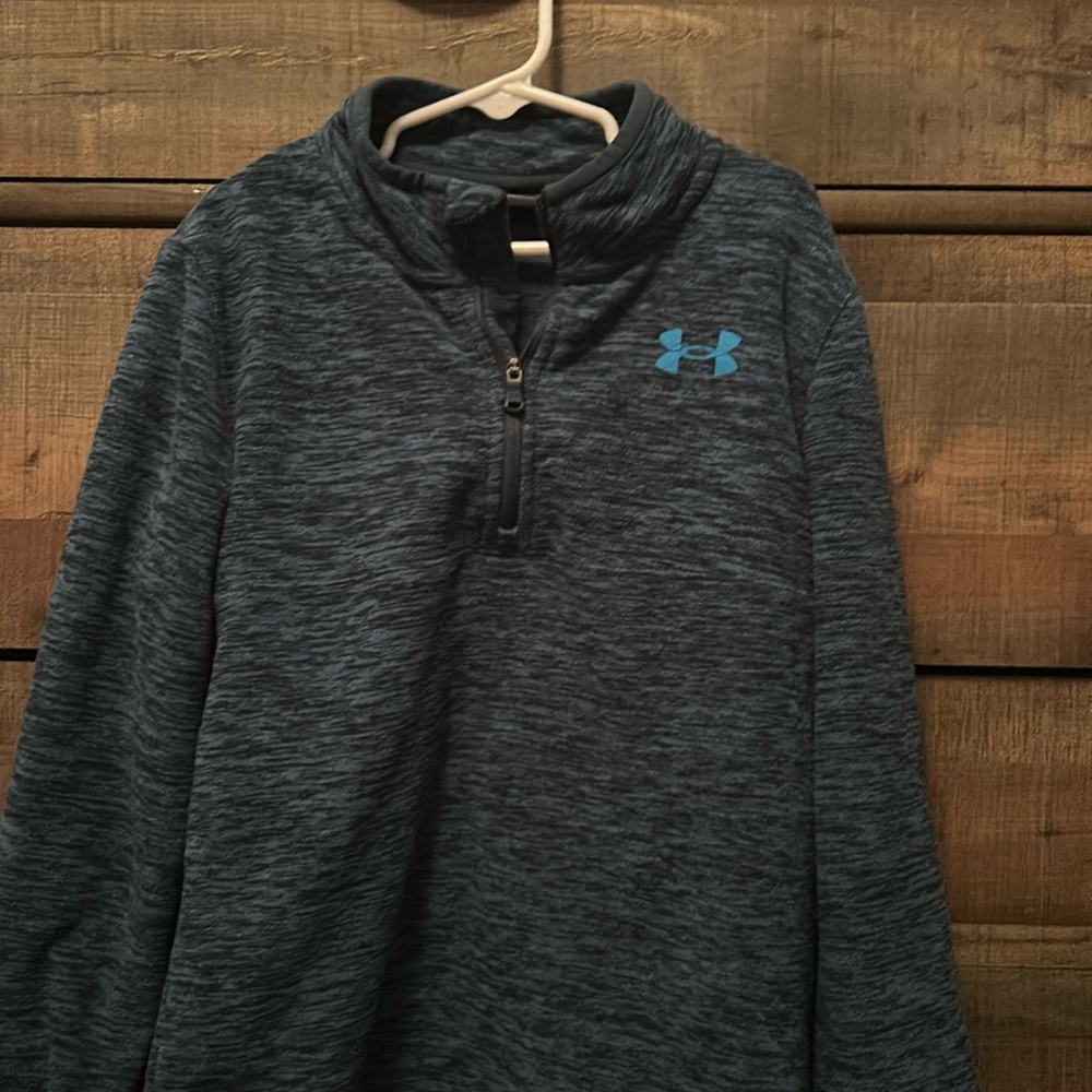 Boys size 7 Under Armour pull over